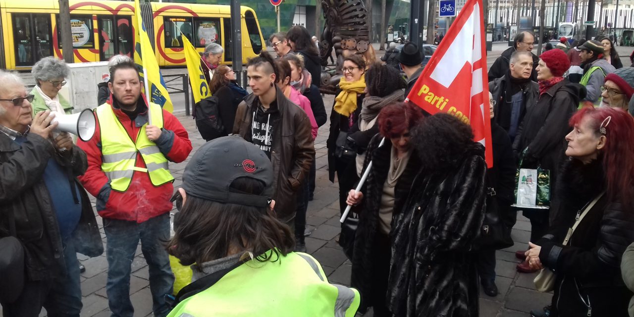 Opération zéro sans abri devant la mairie de Mulhouse