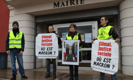 Portrait de Macron : deux décrocheurs mulhousiens devant le juge