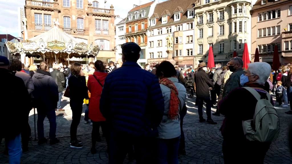 A Mulhouse, un rassemblement de soutien à la mémoire de l’enseignant assassiné dans les Yvelines
