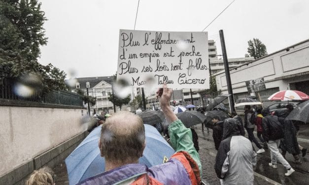 Encore plusieurs milliers de manifestants malgré la pluie lors du quatrième acte contre le pass sanitaire à Mulhouse. Et maintenant ?