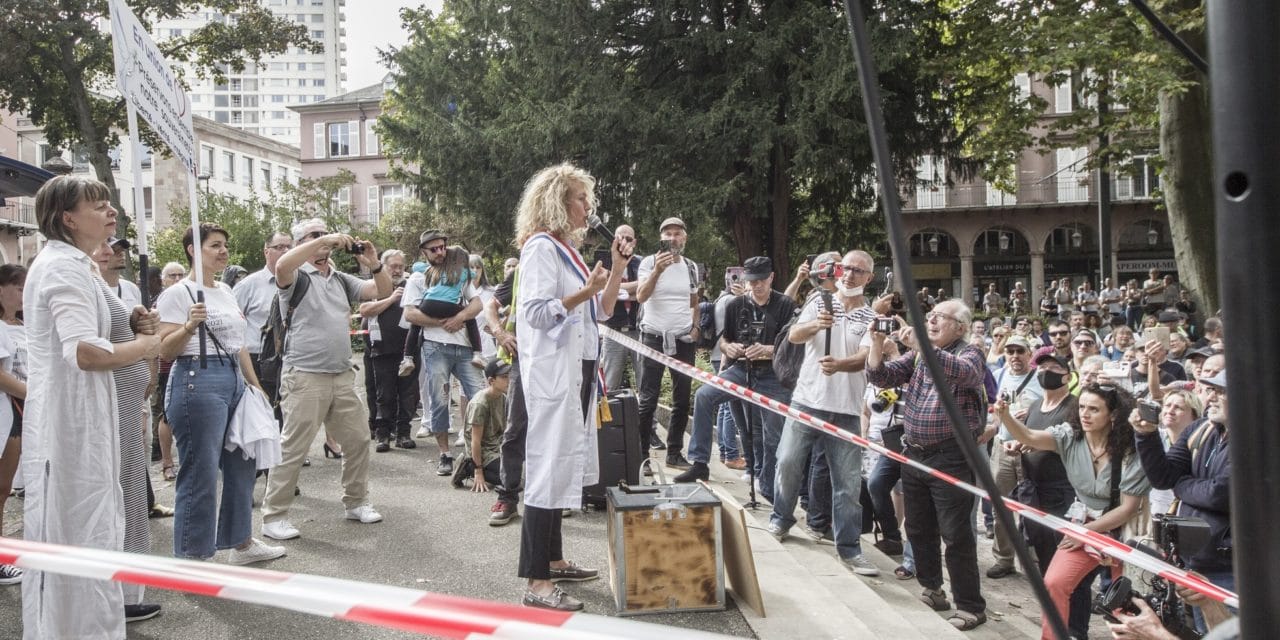 A Mulhouse, onzième acte des manifestations anti-passe, avec Martine Wonner en invitée spéciale