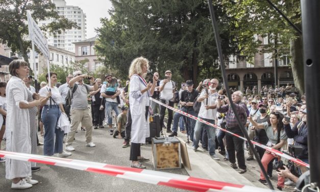 A Mulhouse, onzième acte des manifestations anti-passe, avec Martine Wonner en invitée spéciale