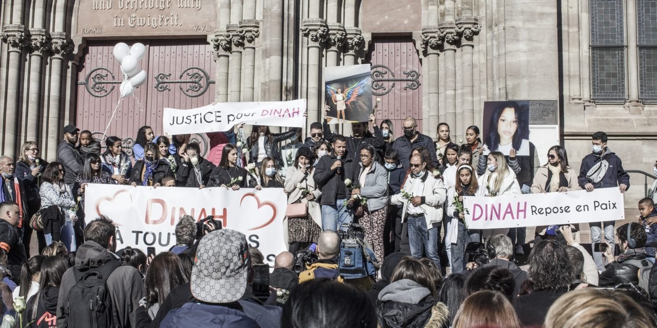 A Mulhouse, une marche blanche pour Dinah, une adolescente de 14 ans harcelée dans son collège, qui s&rsquo;est suicidée début octobre