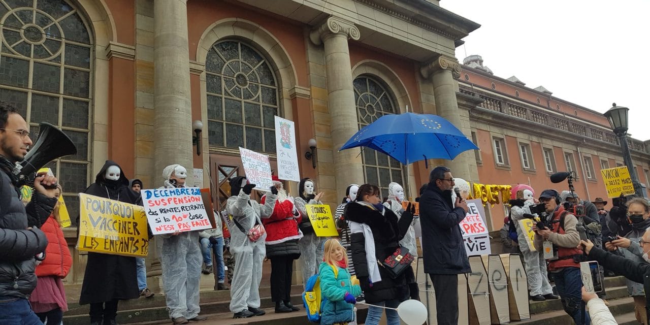 A Mulhouse, une vingtième manifestation anti-passe sujette aux  symboles…