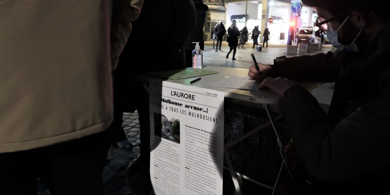 A Mulhouse, 400 personnes se réunissent devant la maison natale de Dreyfus contre les déclarations de Zemmour