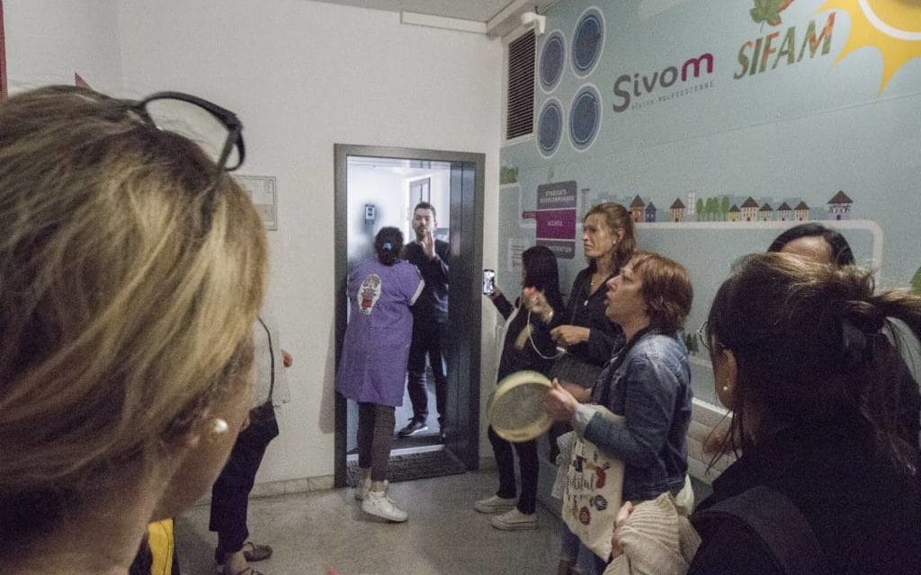 A Mulhouse, les ATSEM redoublent de colère devant les locaux du SIVOM