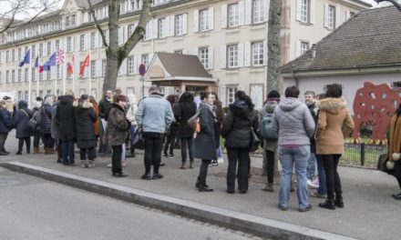Les ATSEM se rassemblent devant la mairie de Mulhouse et obtiennent une première avancée