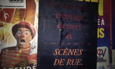 A Mulhouse, le collectif citoyen en soutien au festival « Scènes de rue » balance des tartes