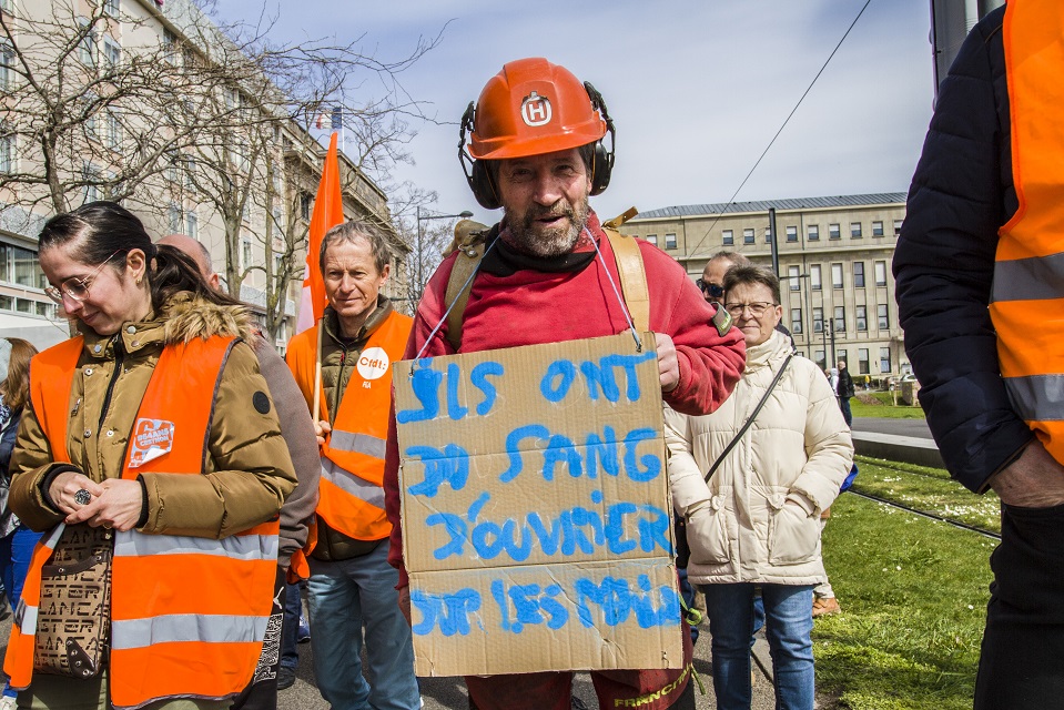 Manifestation du 28 mars à Mulhouse contre la réforme des retraites : un stop au mépris présidentiel (vidéo et photorama)