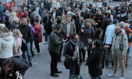 [Audio] A Mulhouse, un rassemblement de l’intersyndicale de l&rsquo;éducation en hommage aux victimes de l&rsquo;attaque au couteau du lycée Gambetta à Arras