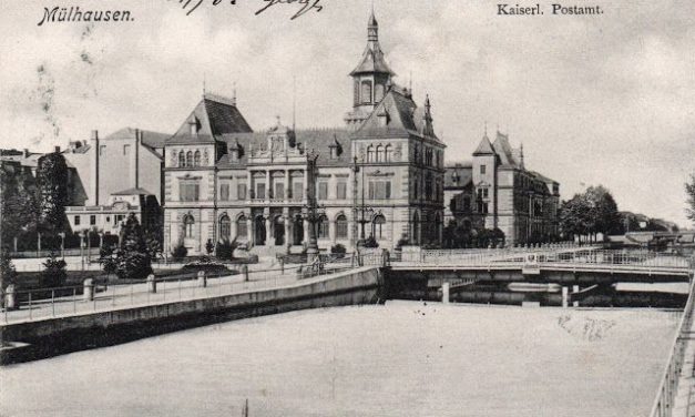 Dans le quartier gare de Mulhouse, un bureau de poste historique se transforme en train fantôme, symptomatique de la mort du service public…