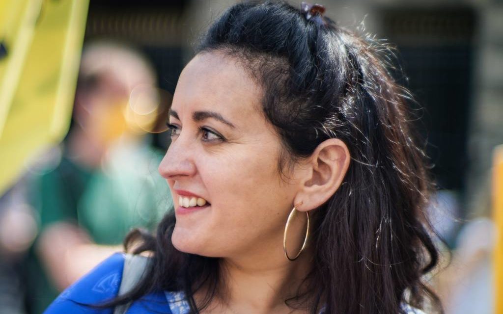 Au Parlement de Strasbourg : Leïla Chaibi, eurodéputée pirate à l&rsquo;abordage d&rsquo;Amazon et Uber