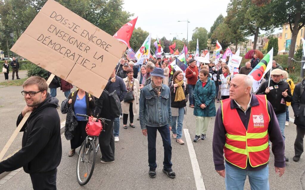 A Mulhouse, contre le gouvernement Barnier, la défense du service public, des salaires, et de l&rsquo;état de droit