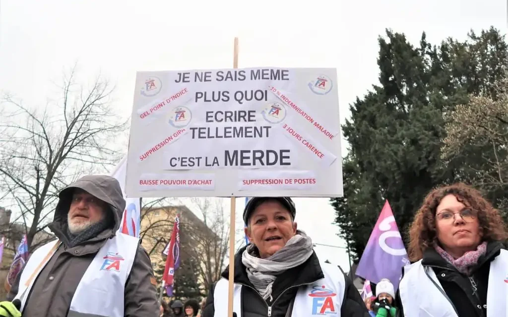 Manifestation des enseignants et fonctionnaires dans les rues de Mulhouse