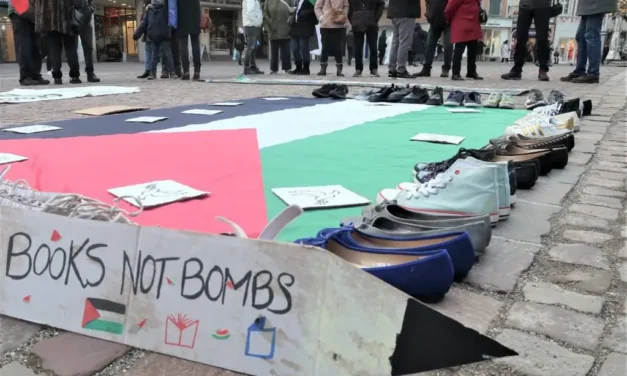 A Mulhouse, des semelles de sang contre la guerre et les morts de Gaza