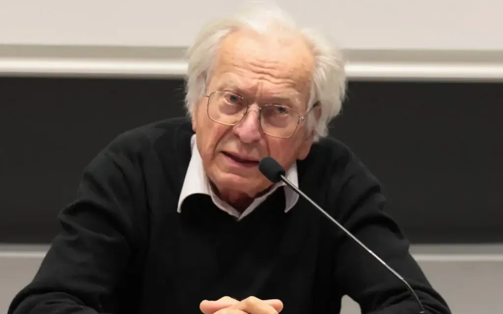 « Faire du salaire un droit politique » : Bernard Friot expose sa vision révolutionnaire lors d&rsquo;une conférence à Mulhouse