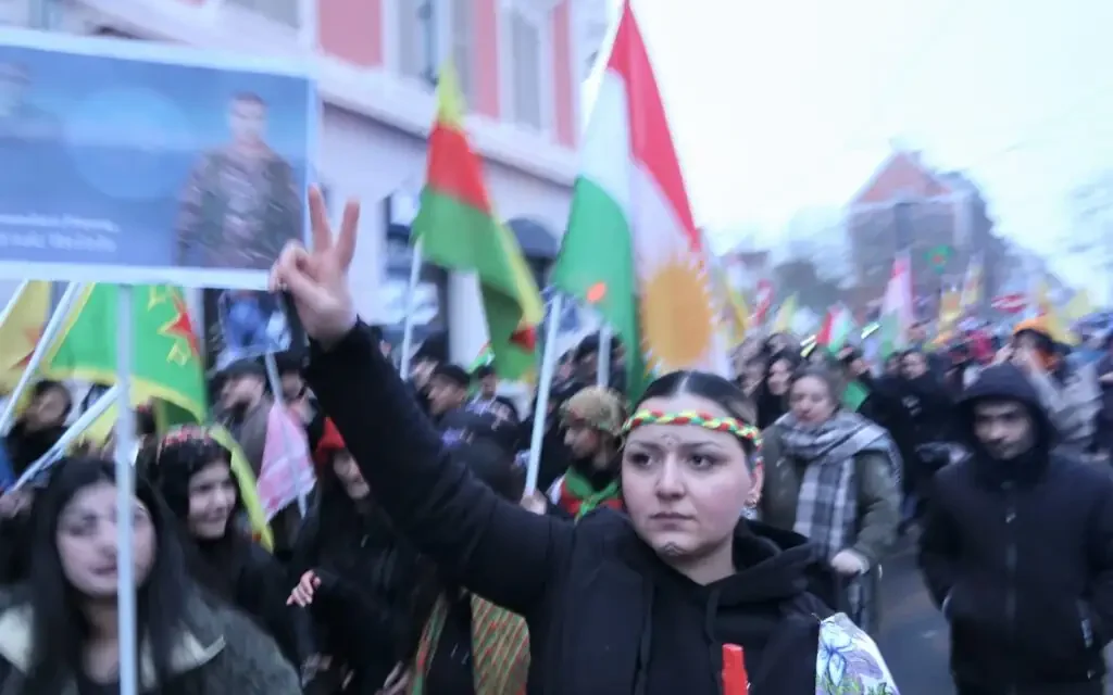 Manifestation massive à Mulhouse en soutien au Rojava assiégé et rassemblement pour la Palestine