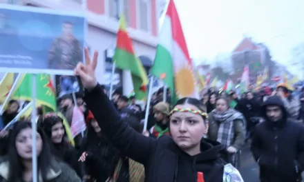 Manifestation massive à Mulhouse en soutien au Rojava assiégé et rassemblement pour la Palestine