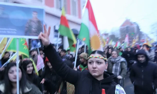 Manifestation massive à Mulhouse en soutien au Rojava assiégé et rassemblement pour la Palestine
