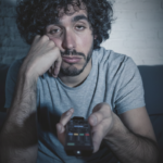 Votation suisse du 8 mars en vue de sabrer l&rsquo;audiovisuel public : des économies au cout démocratique incalculable