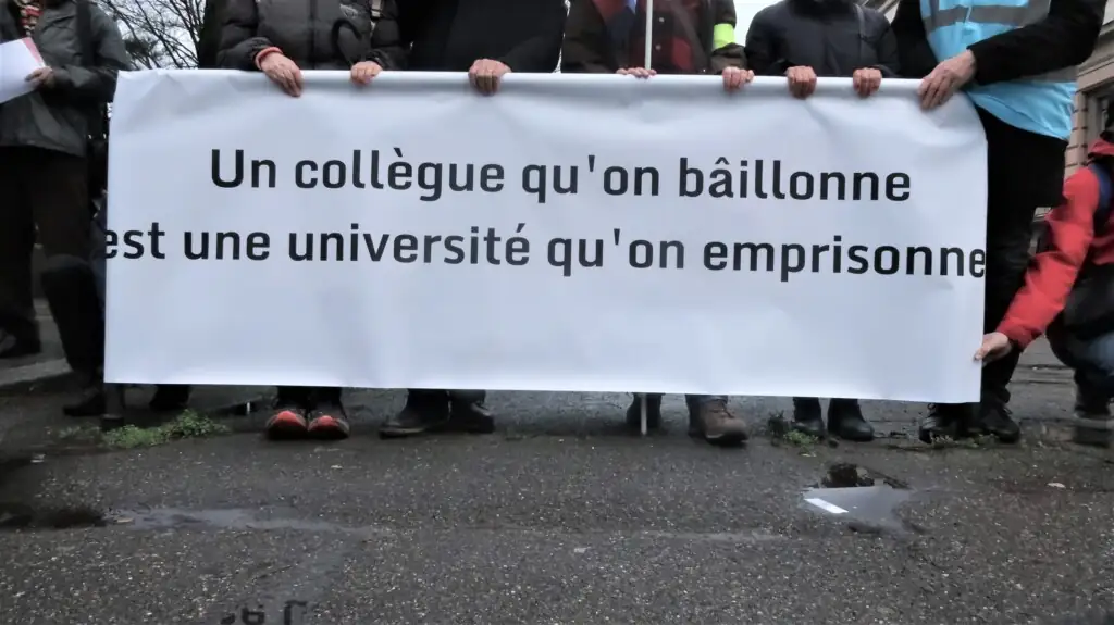 A Mulhouse, un « corbeau », une licorne, 70 000 euros d&rsquo;honoraires et 8 mois de sursis requis : la démesure du procès B. à l’UHA