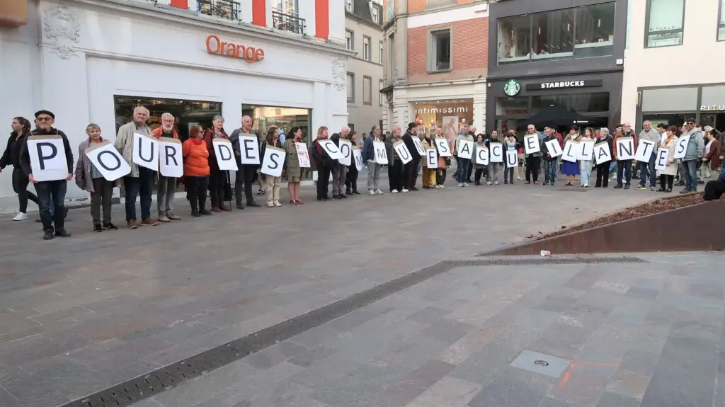 A Mulhouse, une manifestation « pour des communes accueillantes » rappelant aux futurs élus leurs pouvoirs