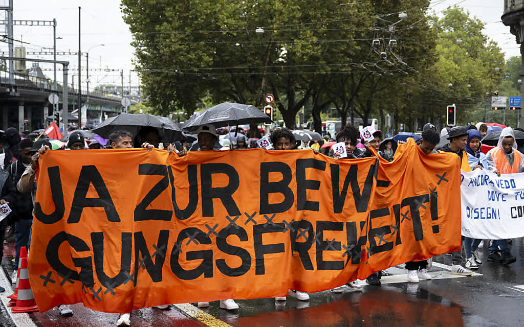 Manifestation « solidarité sans frontières » contre le pacte européen sur la migration et l&rsquo;asile