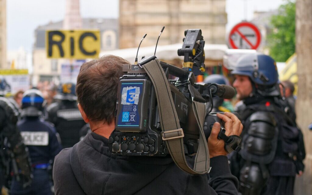 Appel du 18 juin, les journalistes manifestent pour défendre l&rsquo;information et la démocratie avec elle