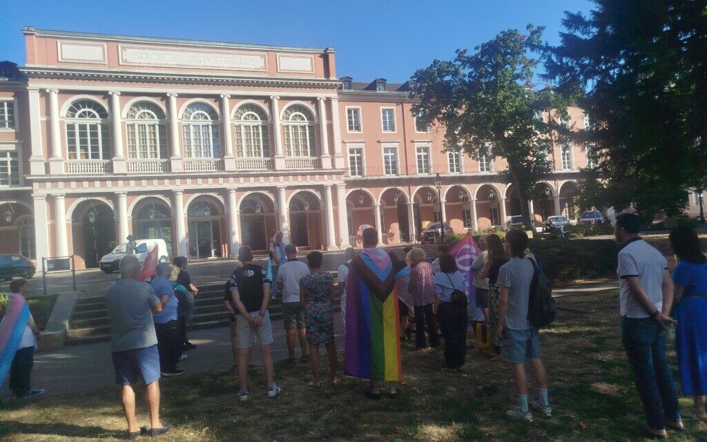 Une trentaine de personnes rassemblées à Mulhouse en soutien aux victimes de l&rsquo;attentat lors de la marche des fiertés de Berlin