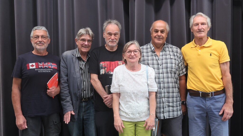 A Mulhouse, les Anciens de la SACM remettent la machine à souvenir en marche, lors d&rsquo;échanges sur une journée-type dans l&rsquo;entreprise, le 24 septembre à KM0