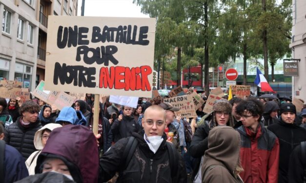 « Ce n&rsquo;est pas normal qu&rsquo;on ne promette aucun avenir à cette jeunesse à part la guerre, l&rsquo;écocide, le chômage et la misère » : nouvelle journée de mobilisation à Mulhouse, une étudiante gravement blessée à l&rsquo;œil